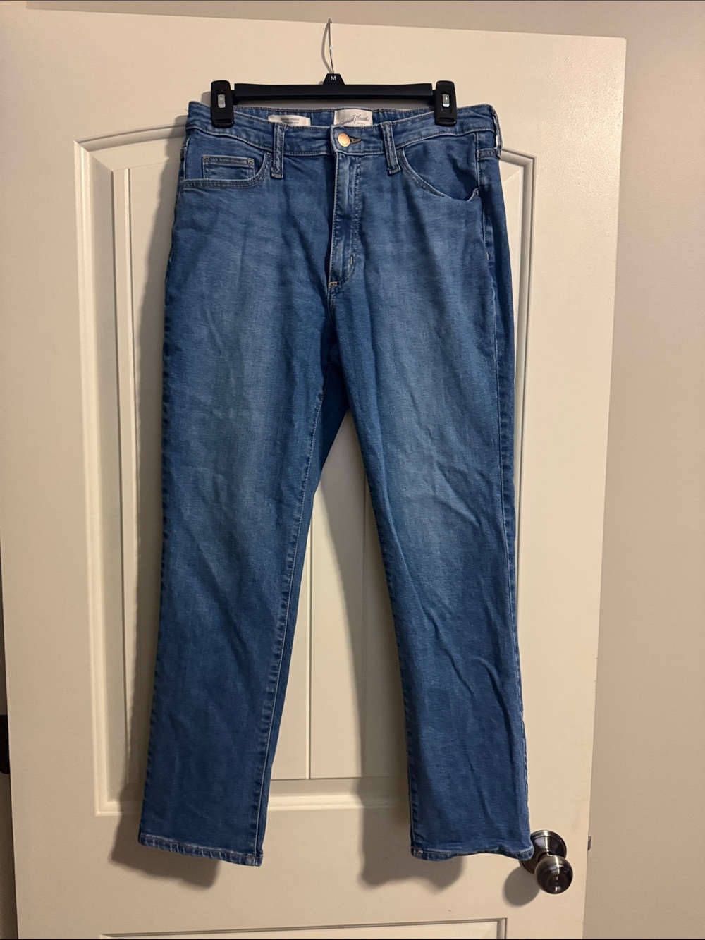 Universal Thread Women's Straight-Leg Jeans in Classic Blue